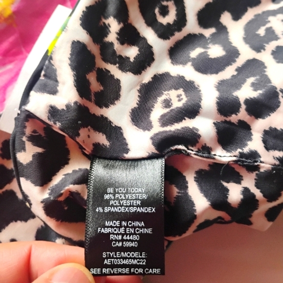 AFRM Penny Reversible Crop Top. Size L - Picture 13 of 15